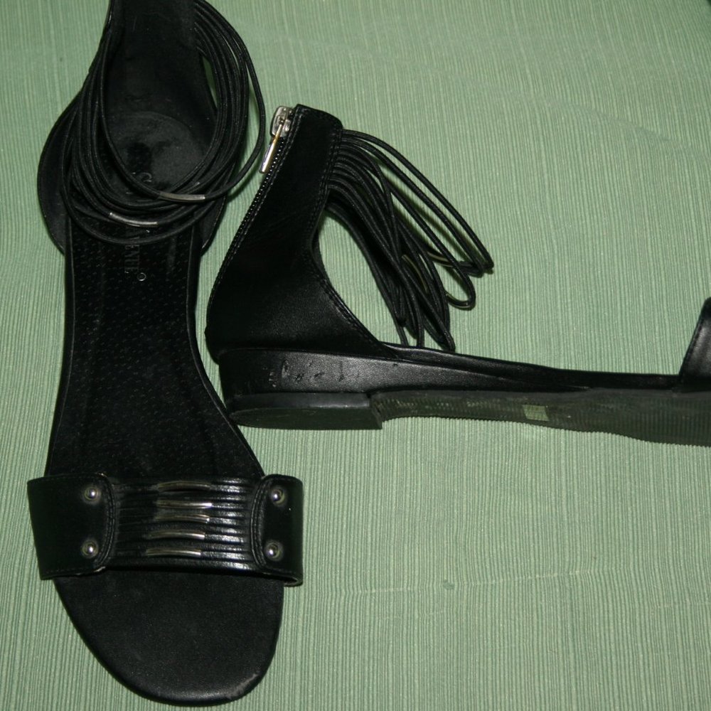 zip-back black sandals size 9
